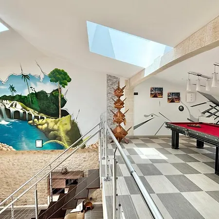 De Moulins Villa