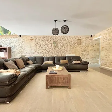 De Moulins Villa *