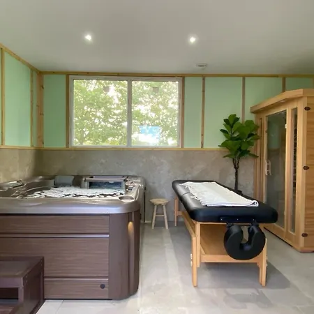 De Moulins Villa Cubnezais